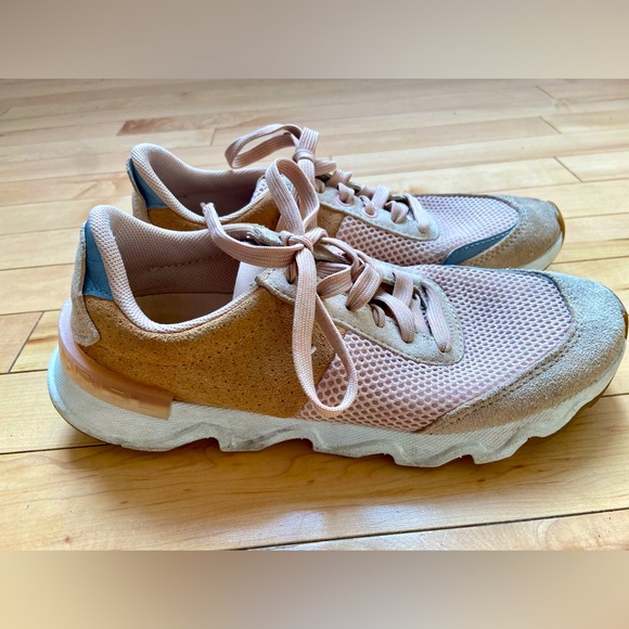 Sorel sneakers size 8US - Picture 2 of 5